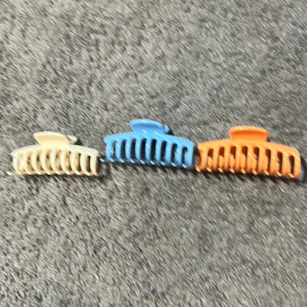 clips - Picture 1 of 1